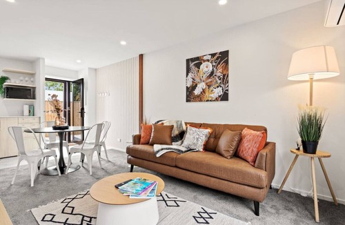 Henderson Apartment | Suburban Hideaway in Henderson