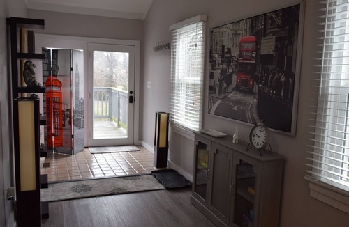 Lyndon Apartment | Suburban Loft - One Large Bedroom Apartment w/Sofa Sleeper