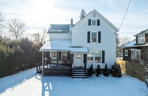 Rutland House | Suburban Mountain "Ski" House