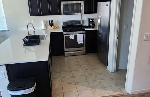 Tracy House | Suburban Oasis!