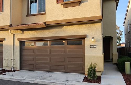 Tracy House | Suburban Oasis!