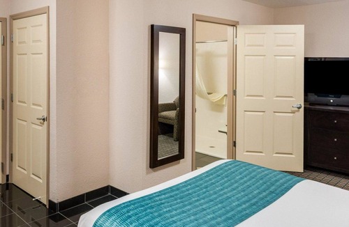 Westwego Hotel | Suburban Studios Avondale