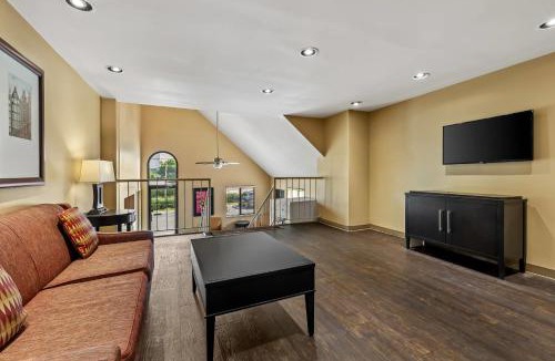 Brentwood Hotel | Suburban Studios Brentwood - Nashville