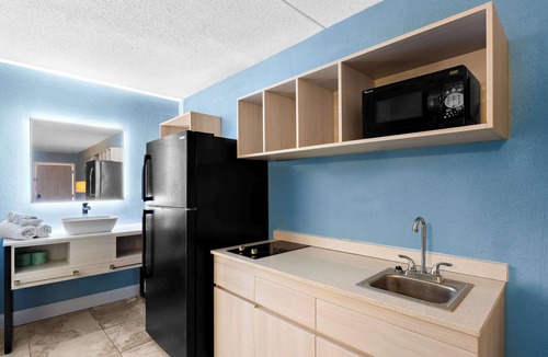 Dock Junction Hotel | Suburban Studios Brunswick I-95