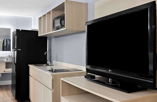 Dock Junction Hotel | Suburban Studios Brunswick I-95