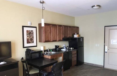 Cedar Falls Hotel | Suburban Studios Cedar Falls