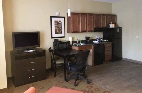 Cedar Falls Hotel | Suburban Studios Cedar Falls