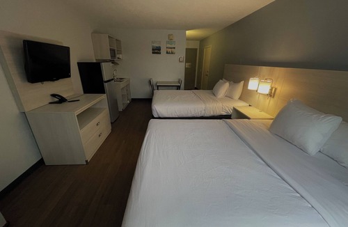 East Syracuse Hotel | Suburban Studios East Syracuse Carrier Circle