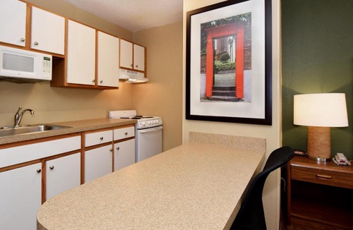 Greater Greenspoint Hotel | Suburban Studios Houston North I-45