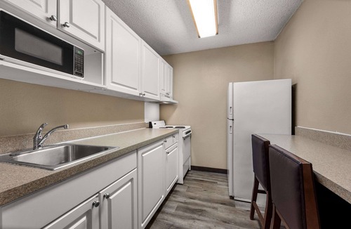 Greater Greenspoint Hotel | Suburban Studios Houston North I-45