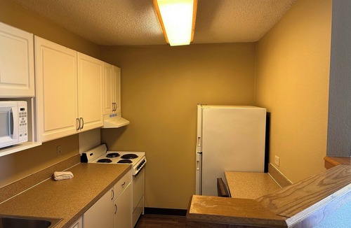 Greater Greenspoint Hotel | Suburban Studios Houston North I-45