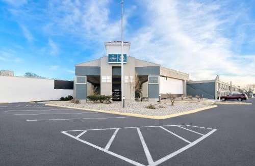 Kearney Hotel | Suburban Studios, Kearney