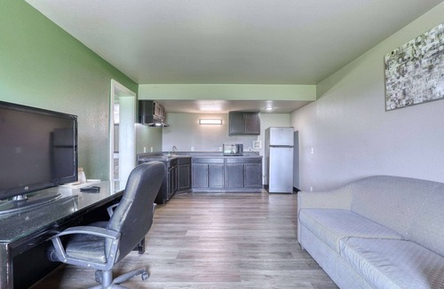 Neenah Hotel | Suburban Studios Neenah-Appleton