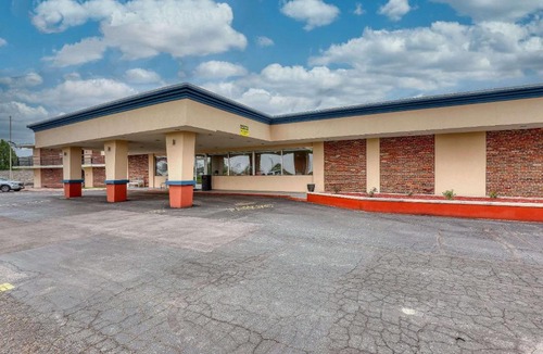 Neenah Hotel | Suburban Studios Neenah-Appleton