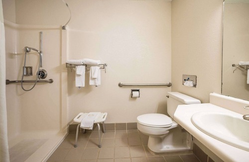 Lindbergh Lawns Hotel | Suburban Studios Syracuse Fairgrounds