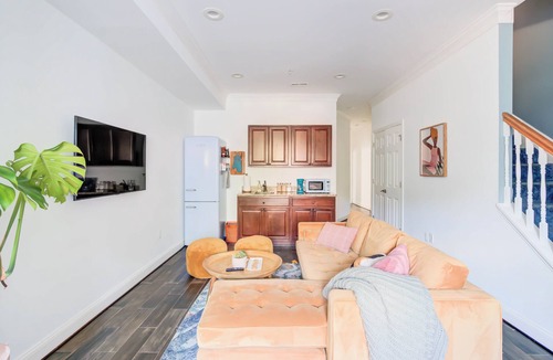 Lower Central NE Apartment | Subway & Easy Parking! Sunny 2 Bdrm w/King Bed