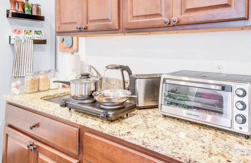 Lower Central NE Apartment | Subway & Easy Parking! Sunny 2 Bdrm w/King Bed