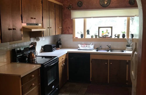 St. Ignatius House | SUCASA private home with shared laundry under the Mission Mountains pets allowed