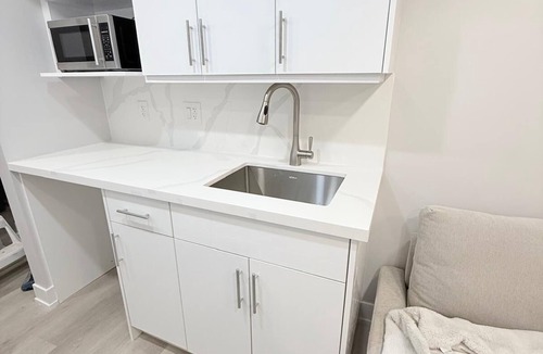 Halton Regional Municipality Apartment | Sudio Basement Suite with Sofa Bed and kitchen, Entrance from Garage -Sleeps 2