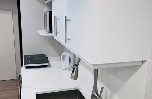 Halton Regional Municipality Apartment | Sudio Basement Suite with Sofa Bed and kitchen, Entrance from Garage -Sleeps 2