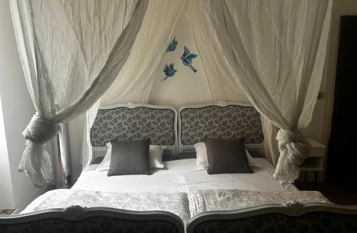 Lacapelle-Biron Bed & Breakfast | Suditi Divine Home B&B