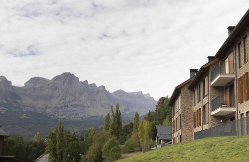 Panticosa Apartment | Sueños del Garmo by Bevalle