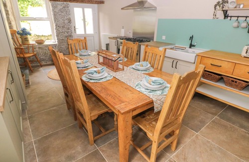 Narberth House | SUFFOLK HOUSE, pet friendly, with open fire in Narberth