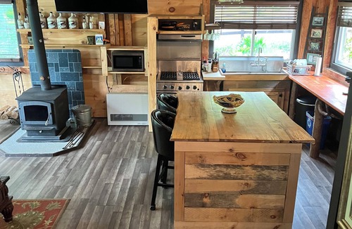 St. Johnsbury RV Rental | Sugar Brook “Off Grid” Glamping