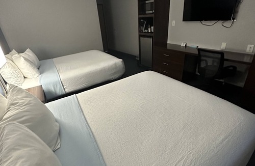 Hinton Hotel | Sugar Creek Inn & Suites