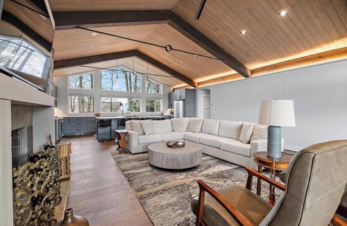 Sugar Mountain House | Sugar Grand is a recently renovated single-level - 4BD - Hot tub - Mtn Views