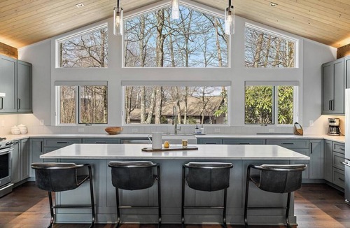 Sugar Mountain House | Sugar Grand is a recently renovated single-level - 4BD - Hot tub - Mtn Views