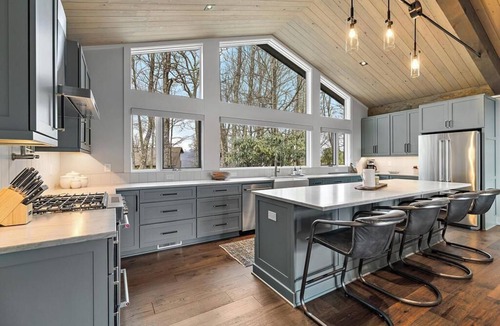 Sugar Mountain House | Sugar Grand is a recently renovated single-level - 4BD - Hot tub - Mtn Views