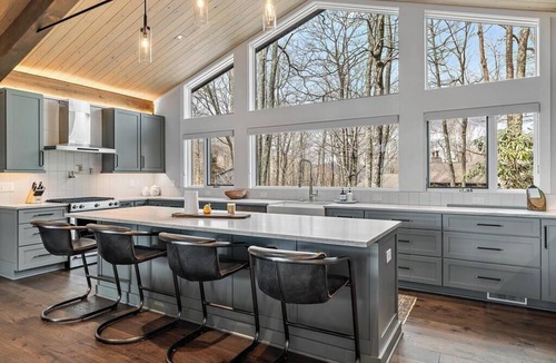 Sugar Mountain House | Sugar Grand is a recently renovated single-level - 4BD - Hot tub - Mtn Views