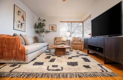 Sugar House House | Sugar House Basecamp 30 Minutes to Ski Resorts