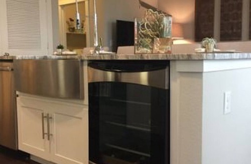 Sugar Land Apartment | Sugar Land 2/2 Private Garage Walk In Shower