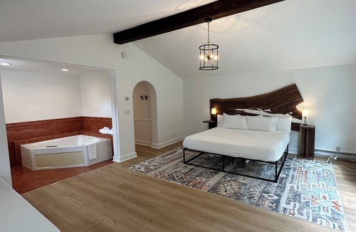 West Dover Hotel | Sugar Maple Inn