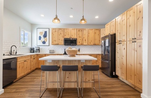 Kahuku House | Sugar Mill Shore, 2 Kitchens, A/C, Modern Finishes