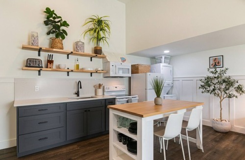 Kahuku House | Sugar Mill Shore, 2 Kitchens, A/C, Modern Finishes