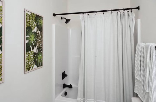 Kahuku House | Sugar Mill Shore, 2 Kitchens, A/C, Modern Finishes