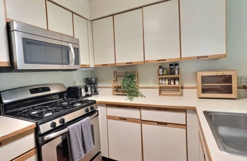Killington House | SugarBear- Pool, AC, Sauna, Gym, Tennis!