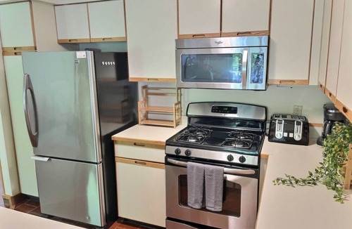 Killington House | SugarBear- Pool, AC, Sauna, Gym, Tennis!