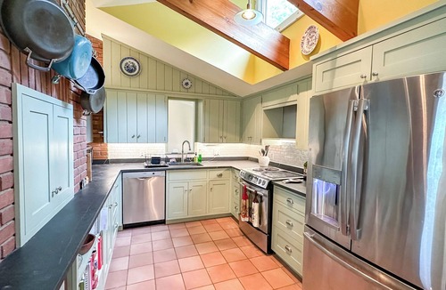 Warren House | Sugarbush Vista - 4000sq. ft. Estate with Hot Tub & Mountain Views
