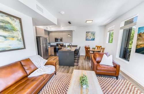 Sugar House Apartment | Sugarhouse! Mountain View 3BR, 2BA Gym, Parking