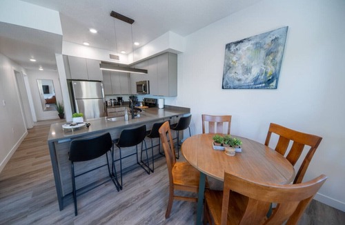 Sugar House Apartment | Sugarhouse! Mountain View 3BR, 2BA Gym, Parking