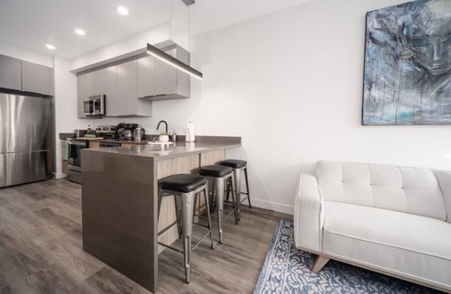 Sugar House Apartment | Sugarhouse! Mtn Views!|TopFloor|King|Parking|Gym