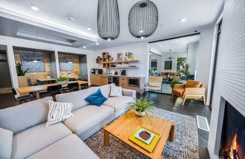 Sugar House Apartment | Sugarhouse! Mtn Views!|TopFloor|King|Parking|Gym