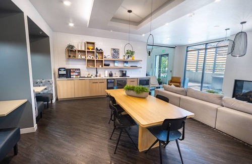 Sugar House Apartment | Sugarhouse! Mtn Views!|TopFloor|King|Parking|Gym
