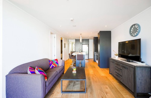 Newton Apartment | SugarTree Two Bedrooms Apartment