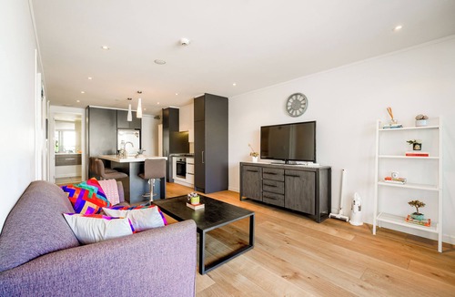 Newton Apartment | SugarTree Two Bedrooms Apartment