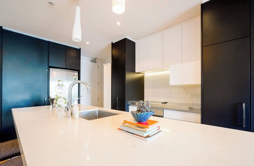 Newton Apartment | SugarTree Two Bedrooms Apartment